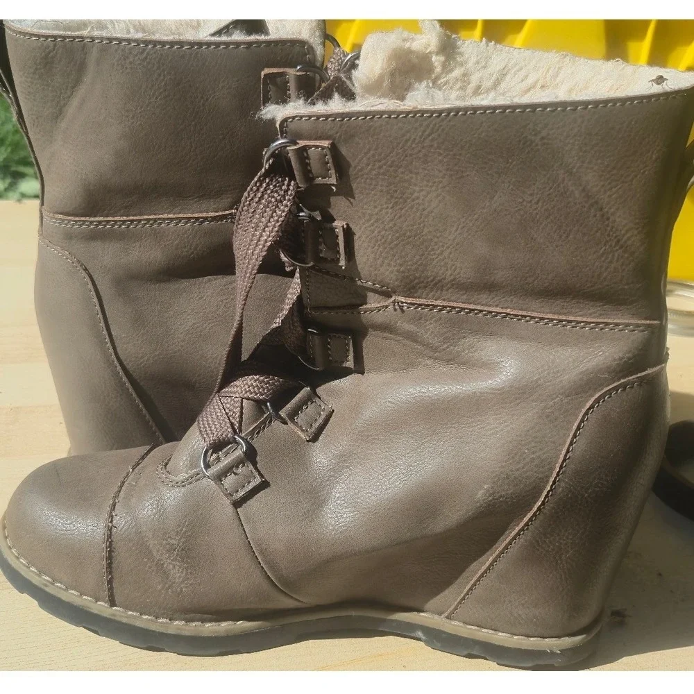 Universal Thread Womens Wedge  Boots Taupe Brown‎ Faux Shearling Lace Up 8.5